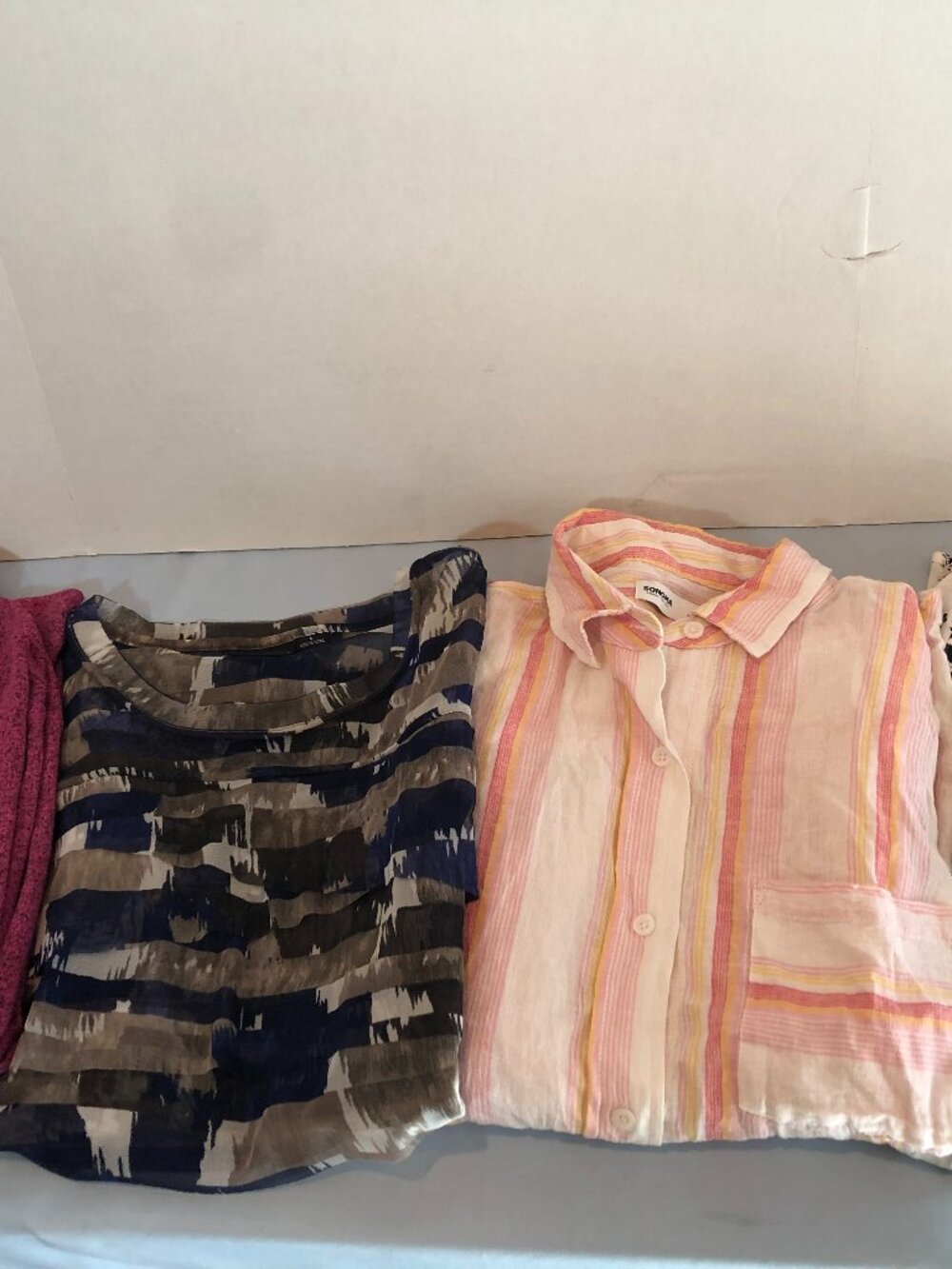 LOT of 4 LG & MED Womens Long Sleeve Tops Danskin, Tribal 19-21" Pit to Pit